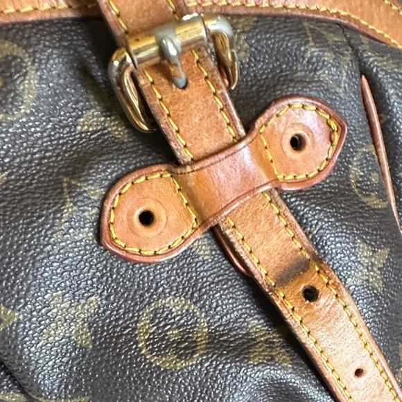Louis Vuitton Tivoli GM Monogram Satchel with Tan Accents - Picture 7 of 11